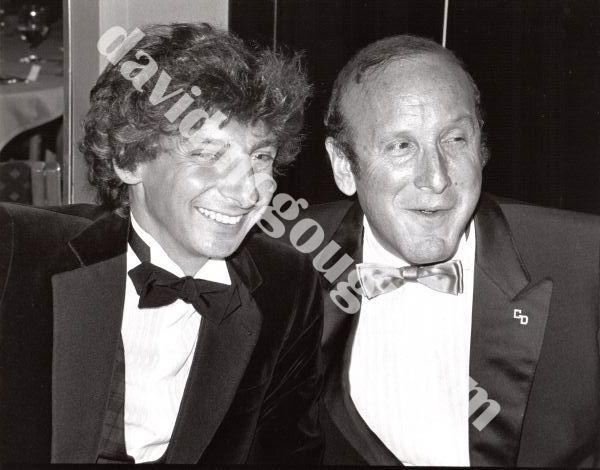 Barry Manilow and Clive Davis, 1982, NYC.jpg